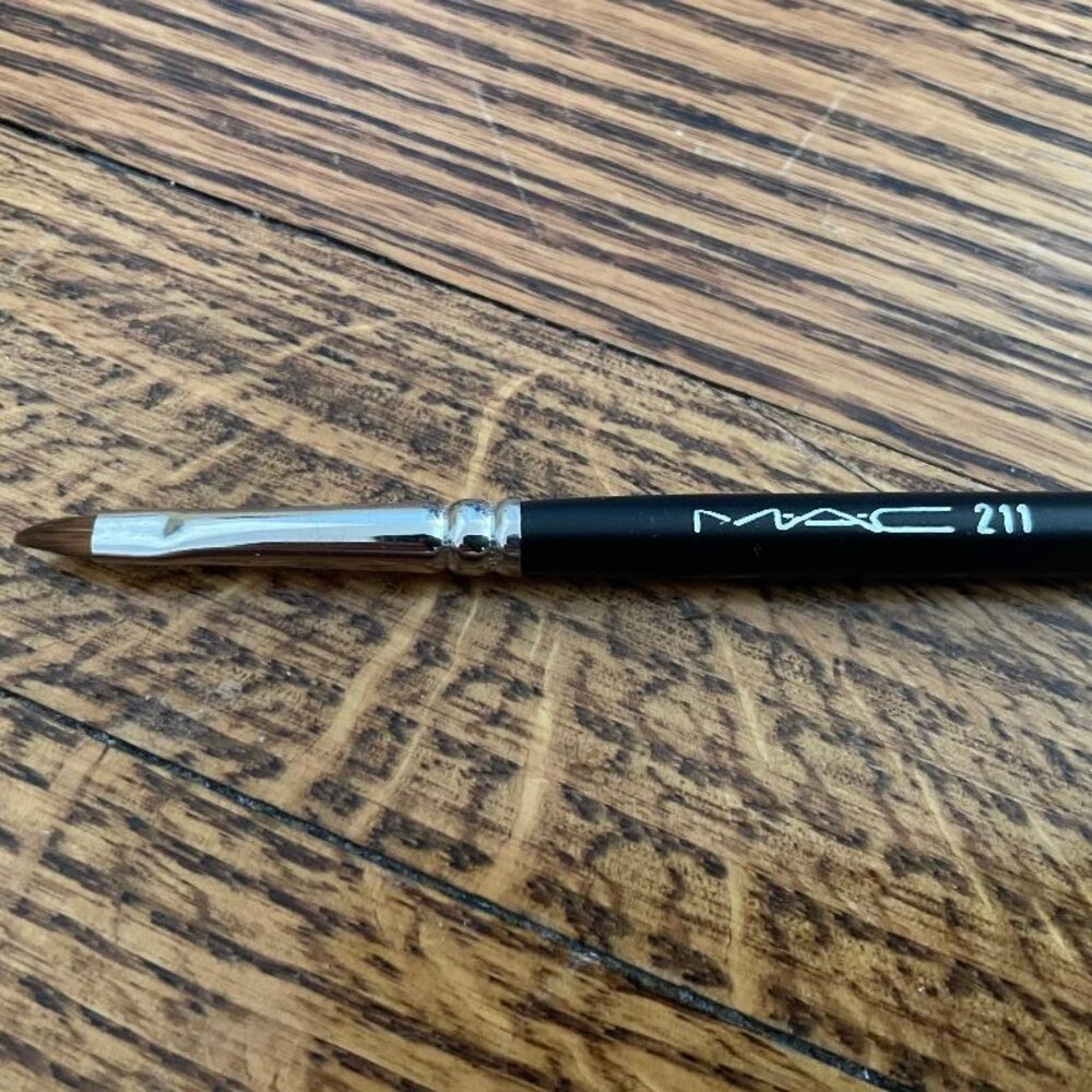 MAC #211 Pointed Eye Liner Brush